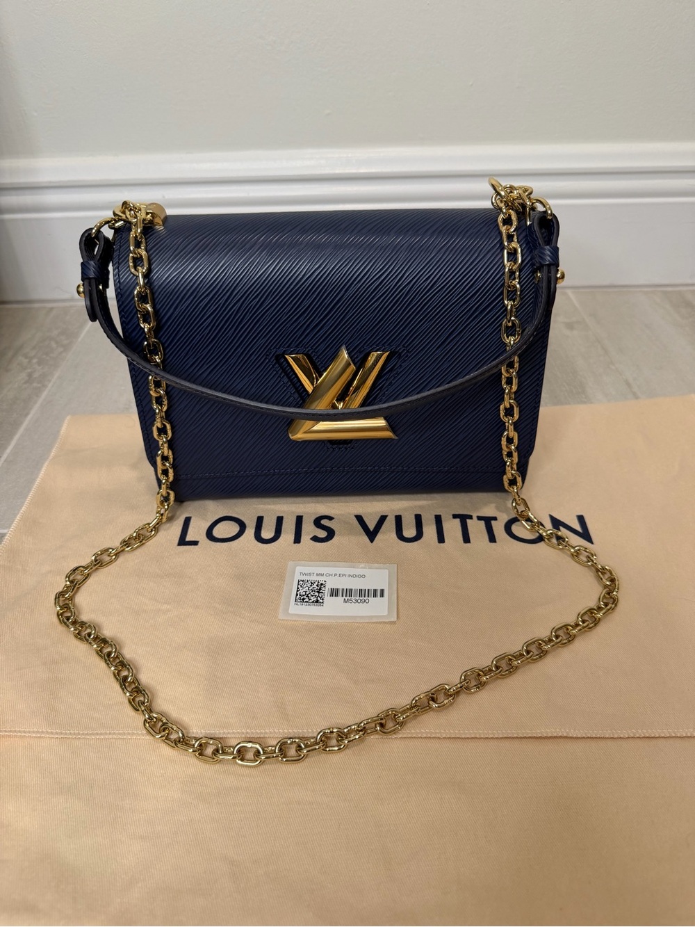 Louis Vuitton Navy Leather Twist MM Shoulder Bag with Gold Chain - Picture 11 of 12